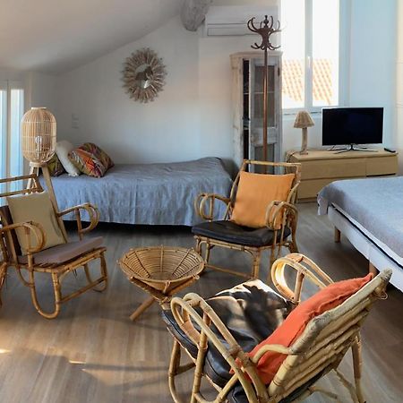 Les Nuits Etoilees, Studio Terrasse Apercu Mer, Tres Lumineux, Ac, 100M Du Port Sanary Exterior foto
