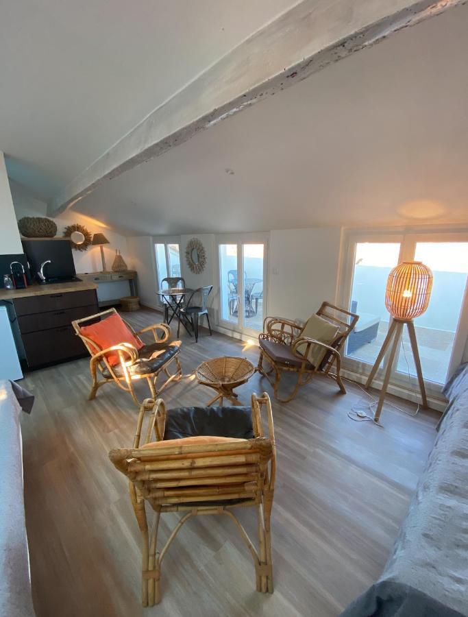 Les Nuits Etoilees, Studio Terrasse Apercu Mer, Tres Lumineux, Ac, 100M Du Port Sanary Exterior foto